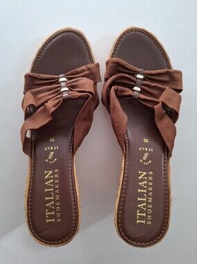 Italian Shoemakers Brown SZ 10 Slide Sandals with Knotted Fabric Accent
